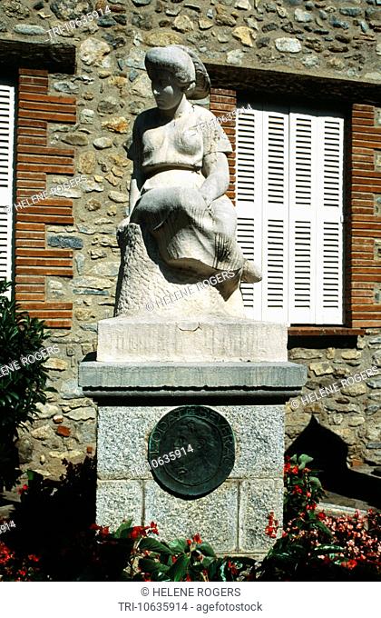 Ceret France Languedoc and Roussillon Statue Of Magalie Severac Daughter Of Deodat De Severac French Composer Monument Sculpted By Manolo Hugue, 012