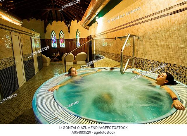 Jacuzzi in spa, Lierganes. Pas-Miera, Cantabria, Spain
