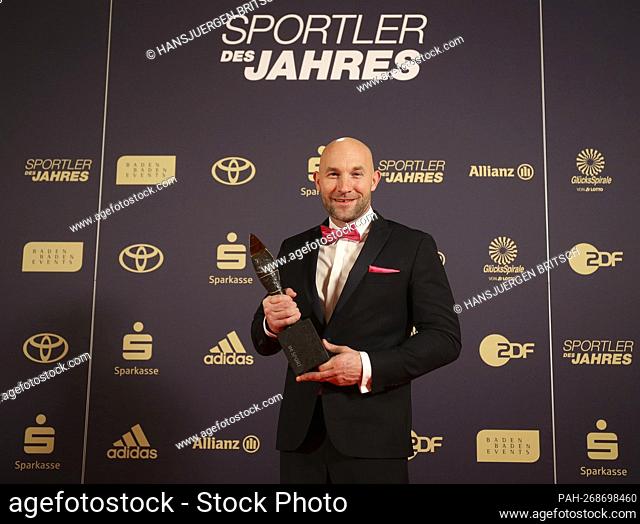 Ronald Rauhe (Canoe Racing, Sparkasse Prize) with Trophy, Proclamation Sportsman of the Year 2021, Kurhaus Baden-Baden on December 19, 2021