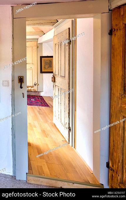 Photo reportage with text, Obere Gasse No 7, homestory, old wooden door, hallway, wooden floor, renovation, interior, Rothenfels, Main Spessart, Franconia