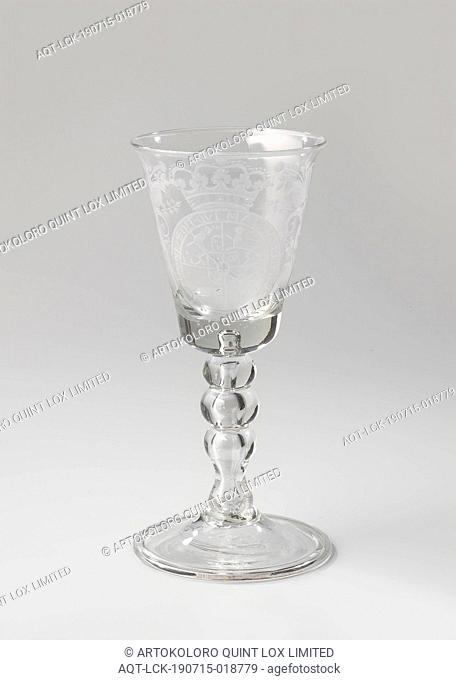 Cup with the arms of Willem IV, Cup with a conical foot with a folded edge. Baluster stem with four knots with air bubbles