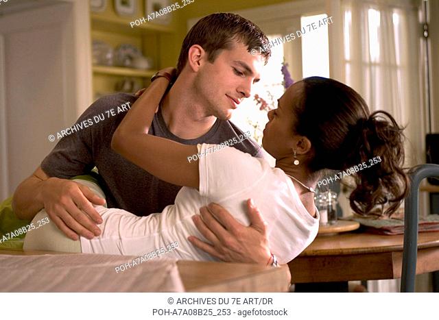 Guess who Year: 2005 USA Ashton Kutcher, Zoe Saldana  Director :Kevin Rodney Sullivan. WARNING: It is forbidden to reproduce the photograph out of context of...
