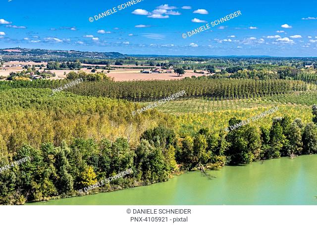 France, Tarn-et-Garonne, Auvillar, view on the Garonne river (Most Beautiful Village in France) (Saint James way)