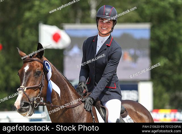20 June 2021, Lower Saxony, Luhmühlen: Equestrian sport: German Championships, Eventing. The US eventing rider Ariel Grald is happy on Leamore Master Plan after...