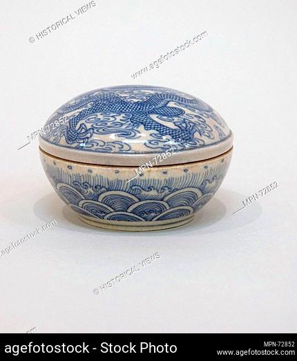 Rouge Box. Period: Qing dynasty (1644-1911), Kangxi period (1662-1722); Culture: China; Medium: Porcelain, soft paste covered with a network of large crackle;...