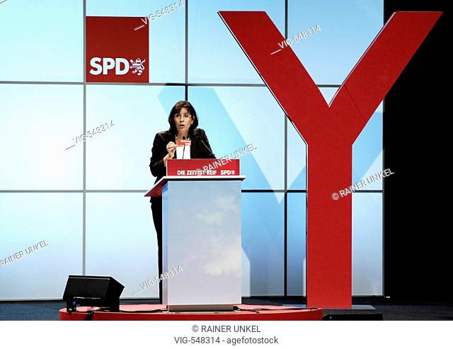 Landesparteitag der SPD von Hessen am 29.09.2007 :  Die Landesvorsitzende der SPD , Andrea YPSILANTI , bei ihrer Rede   - Wiesbaden, GERMANY, 29/09/2007