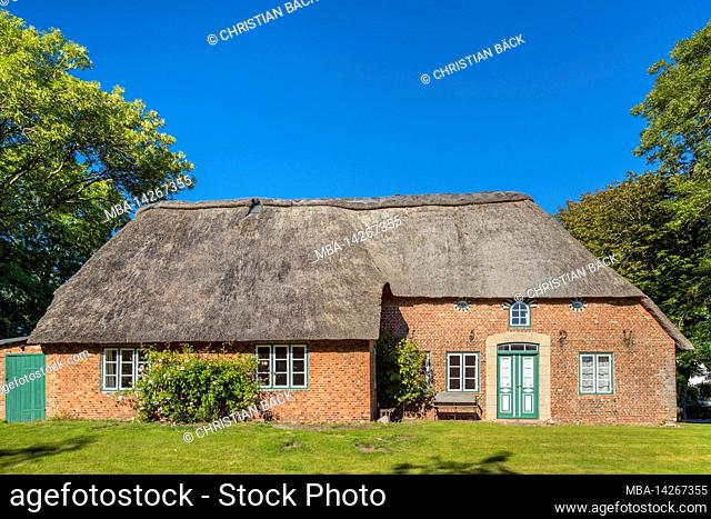 Thatched roof house in Keitum, Sylt Island, Schleswig-Holstein, Germany