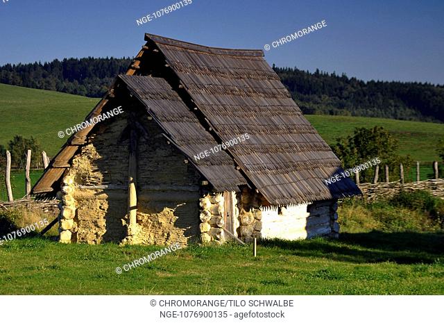 Wohnhaus, frühmittelalterlich, Wohnhaus einer frühmittelalterlichen Burg, historischer Nachbau Curia Wittig, bei Kratzau, Nordböhmen, Tschechische Republik