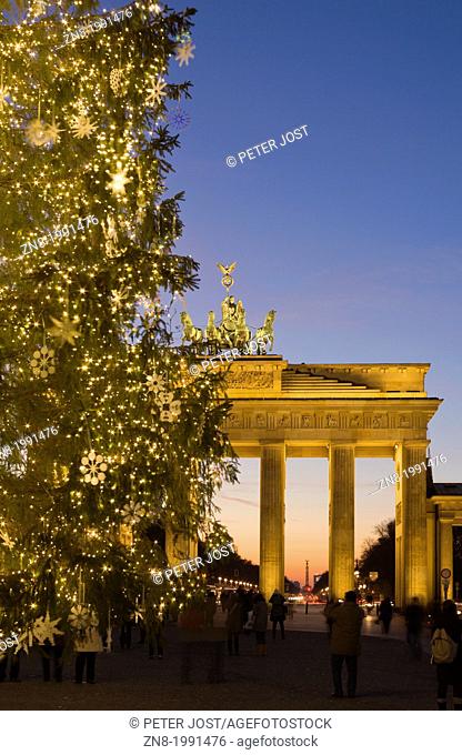 Christmas tree at Brandenburg Gate in the evening, Mitte district, Berlin, Germany, Europe