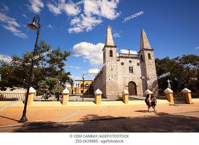 Schoolgirls in front of the San Juan de Dios church in the town center, Valladolid, Yucatan Province, Mexico, Central America