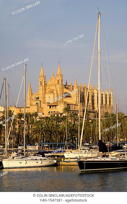 Palma, Majorca, Se Seu Cathedral exterior across from port
