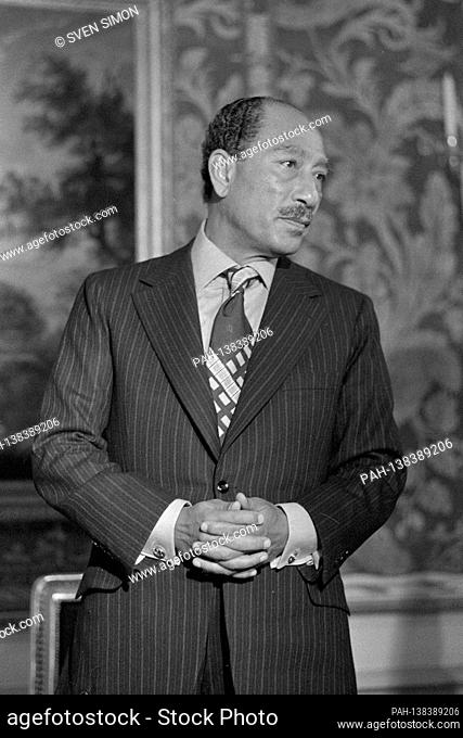 Muhammad Anwar al SADAT, also as-Sadat, President of Egypt, half figure, half figure, at a meeting with US President Gerald Ford in Salzburg in June 1975