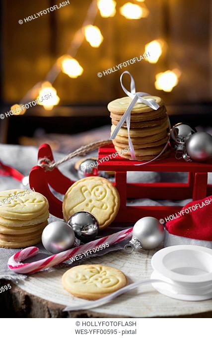 Christmas decoration with miniature sledge and shortbread