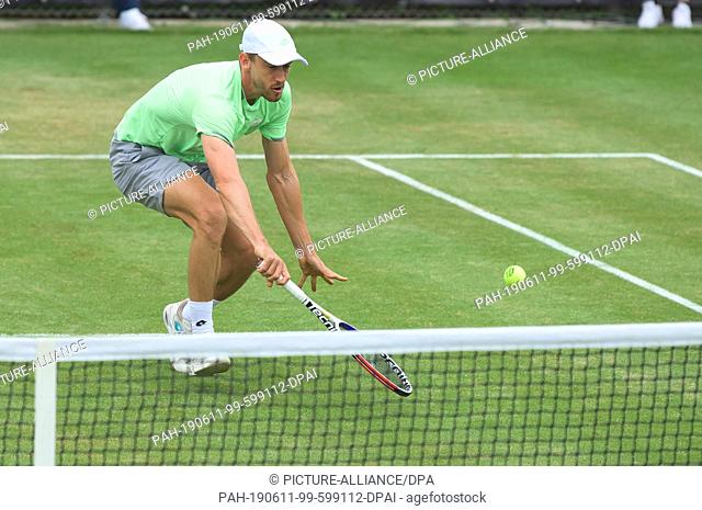 11 June 2019, Baden-Wuerttemberg, Stuttgart: Tennis: ATP-Tour - Stuttgart, single, men, 1st round: Brown (Germany) - Millman (Australia)