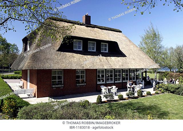 North German thatched-roof house, Ratzeburg, Schleswig-Holstein, Germany, Europe