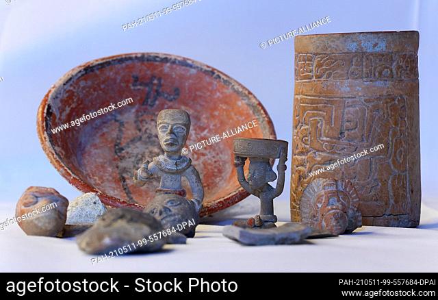 11 May 2021, Saxony-Anhalt, Magdeburg: Presumably 1500-year-old clay figures and vessels from the Mexican Mayan culture are presented in the State Chancellery...