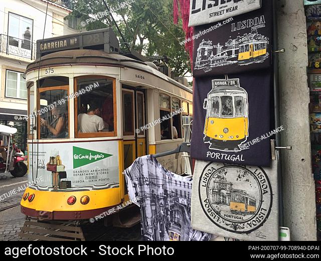 08 August 2019, Portugal, Lissabon: City views Lisbon (Portugal) - Tram 28 goes through the Alfama district. Photo: Marcus Brandt/dpa Picture-Alliance...