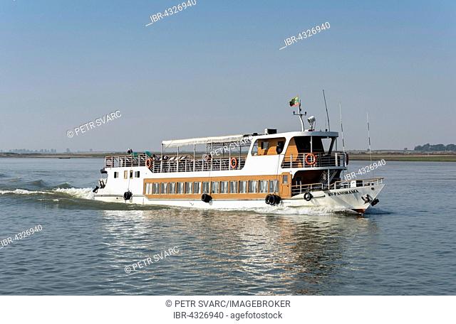 Excursion boat cruising the Irrawaddy River, also Ayeyarwady, River, between Mandalay and Bagan, Myanmar