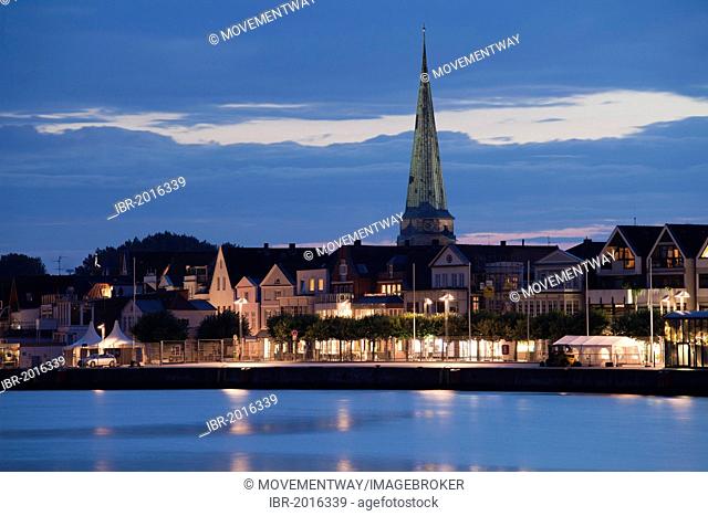 Vorderreihe, front row of buildings with St. Lawrence Church, night, blue hour, Baltic coastal resort of Travemuende, Luebeck Bay, Schleswig-Holstein, Germany
