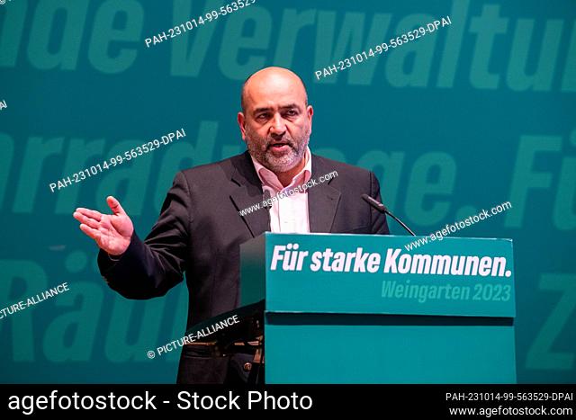 14 October 2023, Baden-Württemberg, Weingarten: Omid Nouripour, federal chairman of the Green Party, speaks at the state delegates' conference of Bündnis 90/Die...
