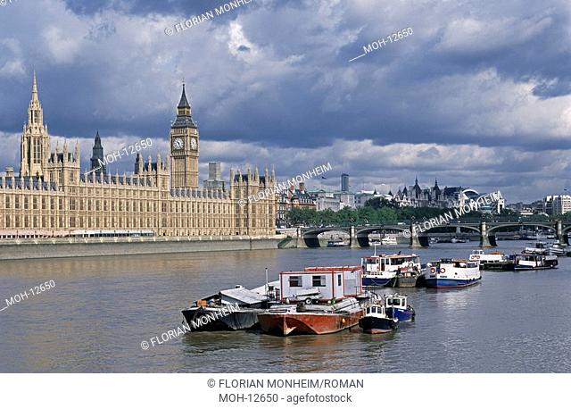 Blick auf Parlament und Victoria Embankments