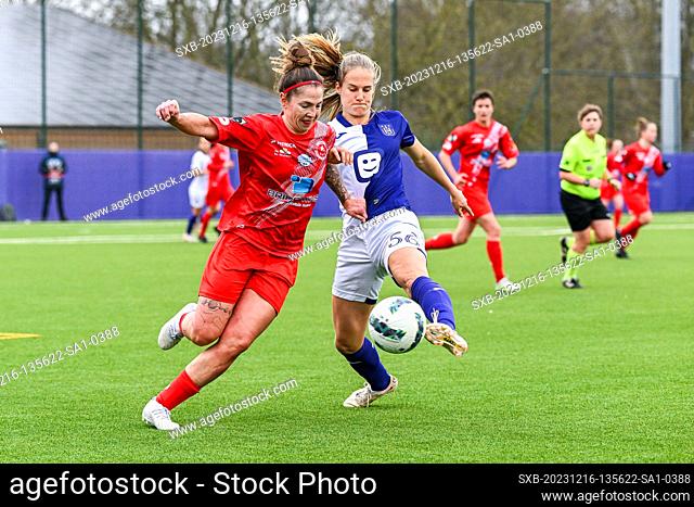 Celine Verdonck (27) of Woluwe and Juliette Vidal (56) of Anderlecht pictured during a female soccer game between RSC Anderlecht and White Star Woluwe on the 12...