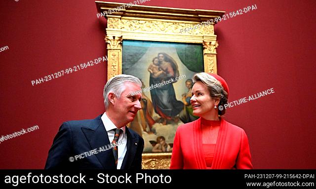 07 December 2023, Saxony, Dresden: King Philippe and Queen Mathilde of Belgium stand in front of the painting ""Sistine Madonna"" by Raphael during their visit...