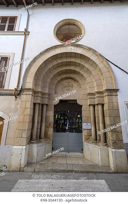 portal de la iglesia de les TrinitÃ ries, neoromanico, 1916, obra del constructor Guillem Barceló, Felanitx, Mallorca, balearic islands, Spain