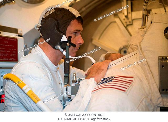 Astronaut Robert S. (Shane) Kimbrough, STS-126 mission specialist, participates in an Extravehicular Mobility Unit (EMU) spacesuit fit check in the Space...
