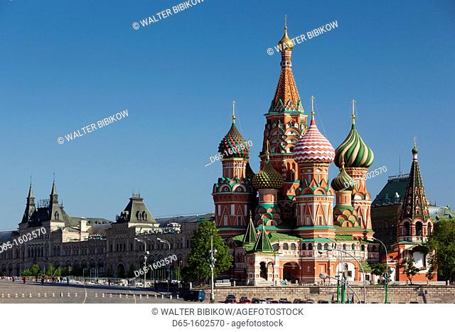 Russia, Moscow Oblast, Moscow, Red Square, Saint Basils Cathedral, morning