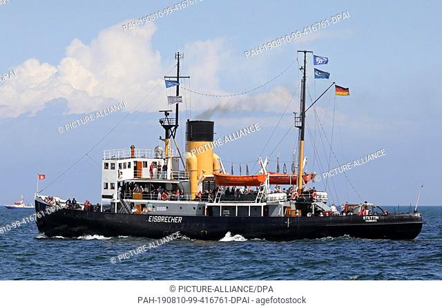 10 August 2019, Mecklenburg-Western Pomerania, Rostock: The steam ice breaker ""Stettin"" goes out to the Baltic Sea. Photo: Bernd Wüstneck/dpa-Zentralbild/dpa