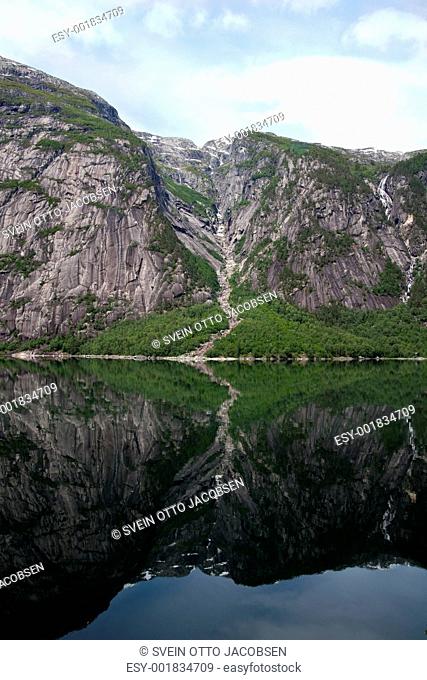 Fjord & Mountain