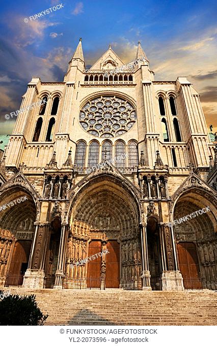 South facade and portals of the gothic Cathedral of Notre Dame, Chartres, France. . A UNESCO World Heritage Site