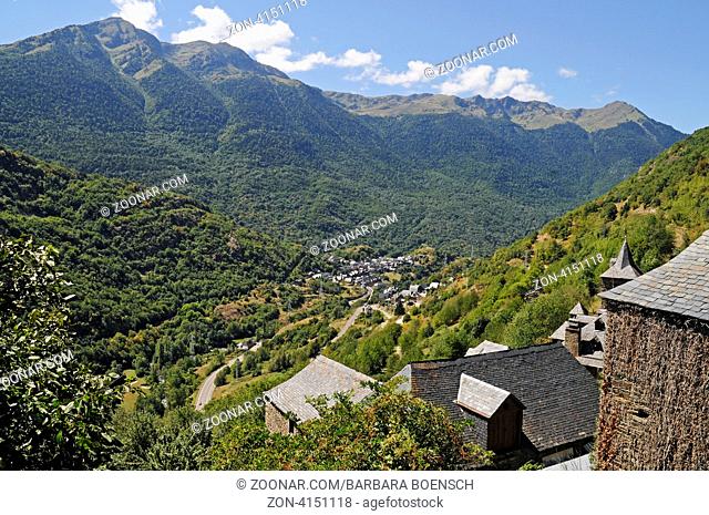 Landscape, Es Bordes, village, Vielha e Mijaran, Val d'Aran, Aran Valley, Pyrenees, Lleida province, Catalonia, Spain, Europe, Landschaft, Es Bordes, Dorf