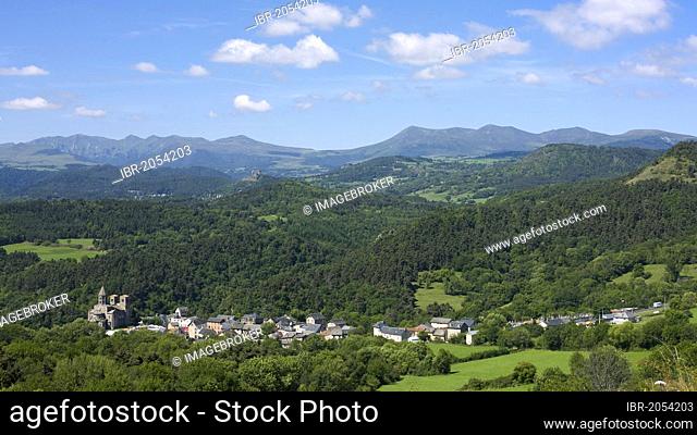 Village of St Nectaire in Auvergne, massif of the Sancy at back, France, Europe