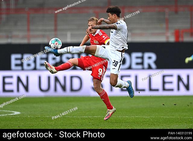Joel Pohjanpalo (Union, l) versus C. Richards (Hoffenheim, r). GES / Football / 1. Bundesliga: Union Berlin - TSG 1899 Hoffenheim