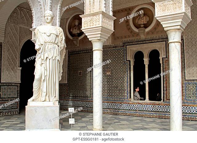 PATIO, CASA DE PILATOS, PILATE'S HOUSE, BUILT IN THE 15TH CENTURY, MUDEJAR, GOTHIC AND RENAISSANCE STYLE PALACE, SEVILLE, ANDALUSIA, SPAIN