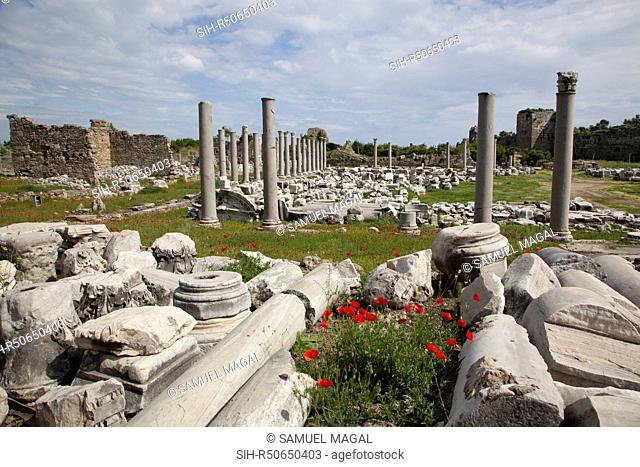 The agora was built in the 2nd century AD. It was a huge structure, originally consisting of a courtyard surrounded by colonnades containing shops