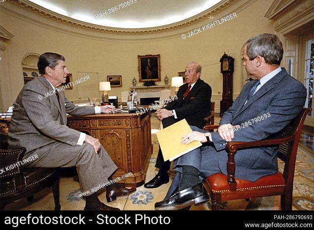United States President Ronald Reagan, left, meets US Secretary of State George Schultz, center, and Robert McFarlane, Assistant to the President for National...