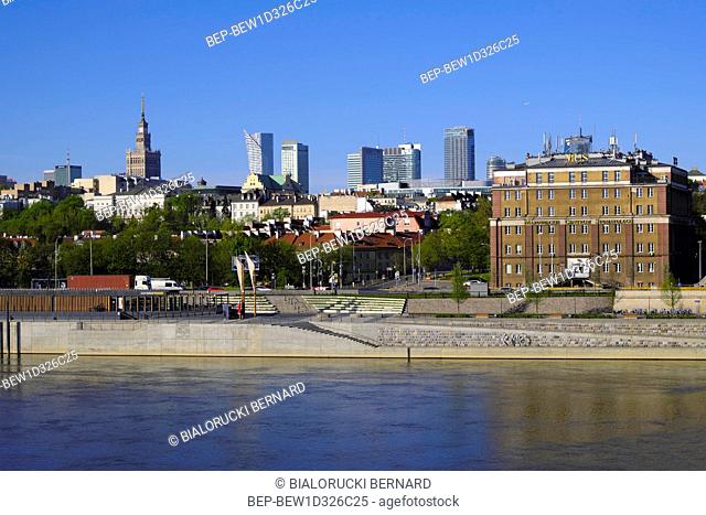 Polska, Warszawa - Panorama centrum Warszawy - wiezowce Srodmiescia, Solec, Wisla Warsaw, Poland - Panoramic view of Warsaw central district with downtown...