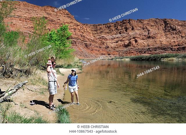 Family, Colorado River, Lees Ferry, Glen Canyon National Recreation Area, Arizona, USA, America, North America, travel, landscape, natur