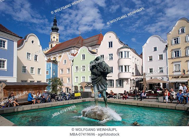 Austria, Upper Austria, Innviertel, Schärding, Upper Town Square, Townhouses, Fountain