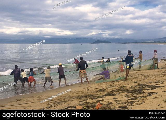 Fishermen, Antogil Bay, Maroantsetra, Madagascar, fisherwomen, fishing net, Africa