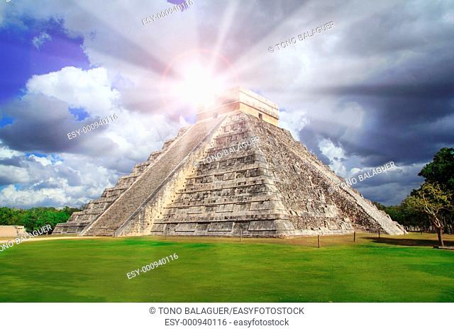 Chichen Itza Kukulkan Mayan pyramid sun beam Mexico Yucatan