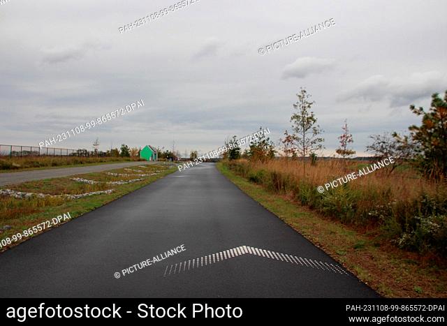 PRODUCTION - 21 October 2023, USA, New York: Freshkills Park"" in the New York borough of Staten Island - created on the site of what was once the world's...
