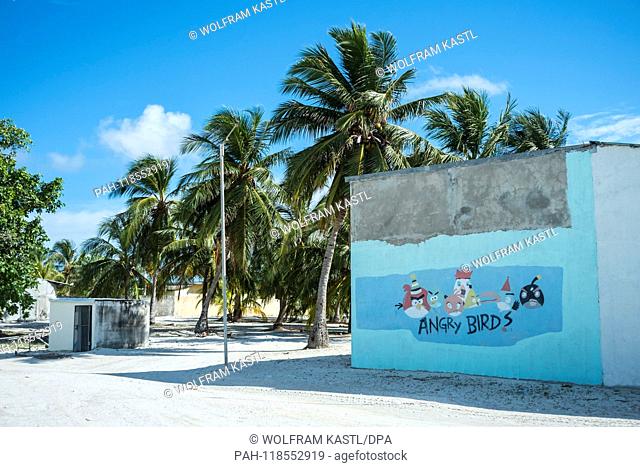 2018.22.09, Maledives, Hanimadoo: ""Angry Birds"" is written on a wall in the village of Hanimadoo. | usage worldwide. - Hanimadoo/Haa Dhaalu Atoll/Maldives