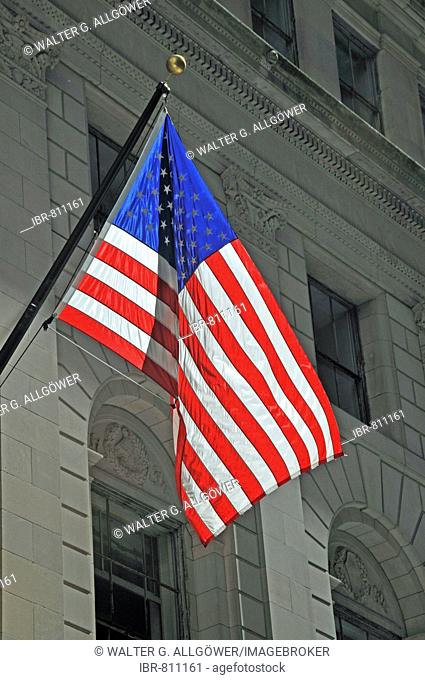 US Flag, New York Stock Exchange, NYSE, Wall Street, Manhattan, New York City, USA