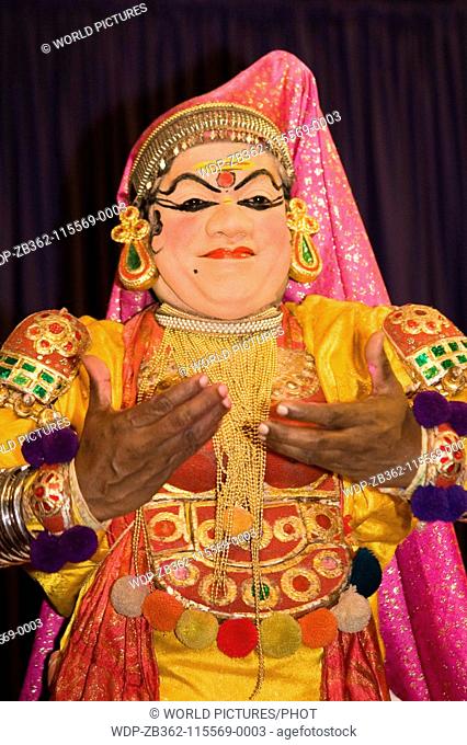 Kathakali Dancer wearing traditional colourful costume, Cochin Cultural Centre, Cochin, Kerala, India Date: 15/05/2008 Ref: ZB362-115569-0003 COMPULSORY CREDIT:...