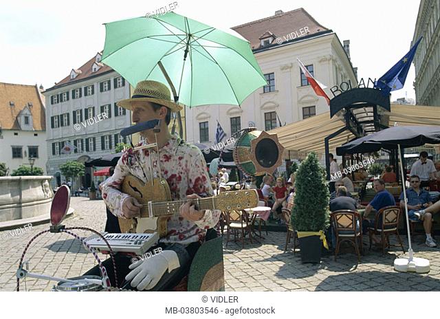 Slovak republic, Bratislava,  City place, street cafe, Straßenmusikant  Series, capital, place, man, musician, musicians, guitar, mouth-organ, Keyboard, playing