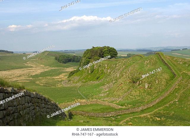 Cuddy Crags to east near Housesteads Fort, Hadrian's Wall, UNESCO World Heritage Site, Northumberland, England, United Kingdom, Europe